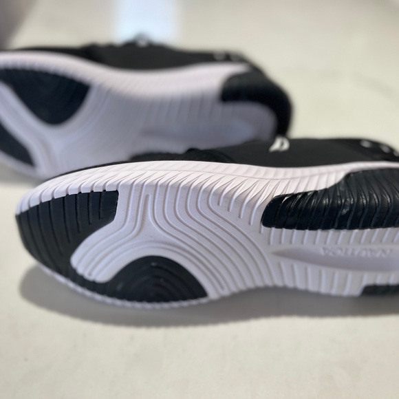 Women’s size 10 black Nautica running shoes. Brand new never been worn. - Picture 6 of 6